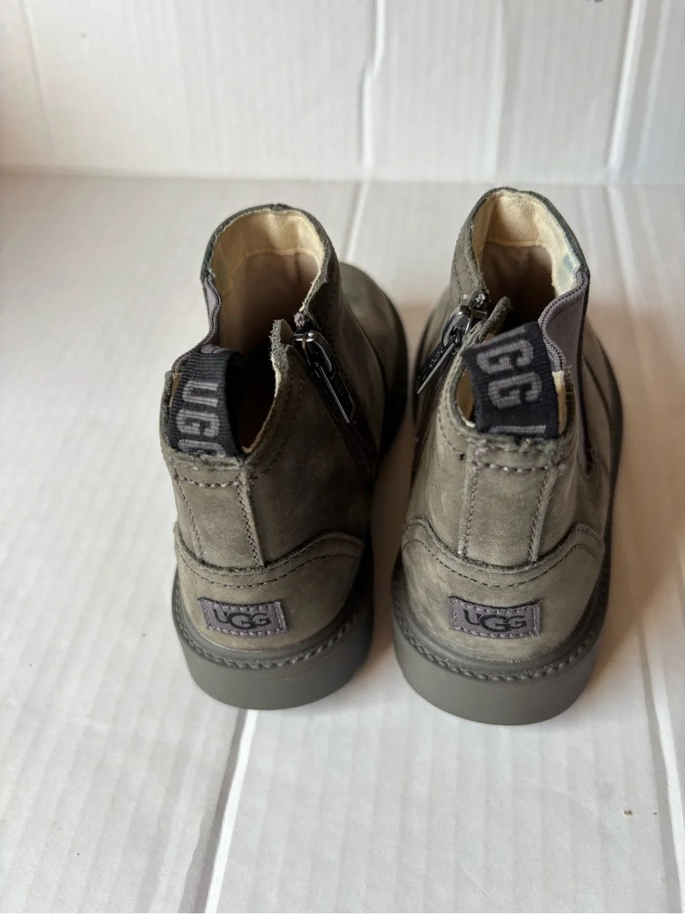UGG Kids Bolden Chelsea Side Zip Boots Size 11 Toddler